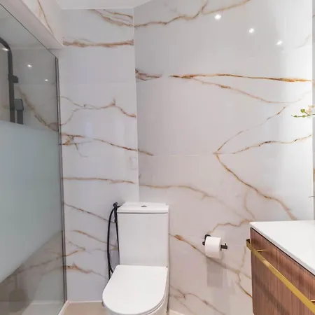Modern 2br View Rocha דירה *